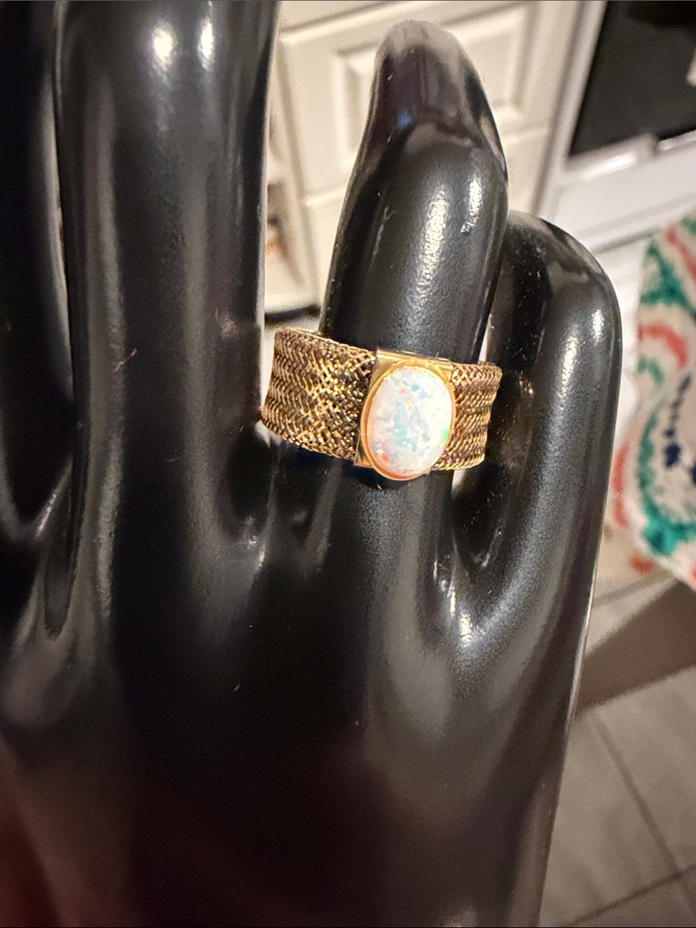 14k Gold tested mesh genuine opal Textured Band Ring -like new